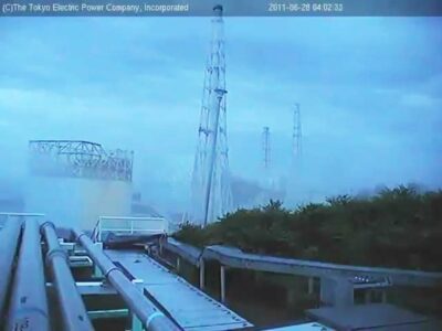 4 bâtiments face à la mer