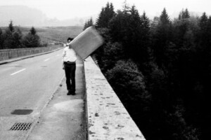 Signer ici – en route avec Roman Signer