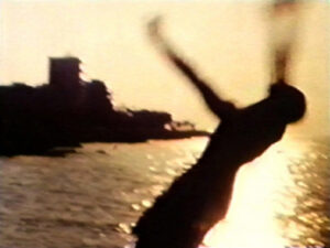 Sous le ciel lumineux de son pays natal