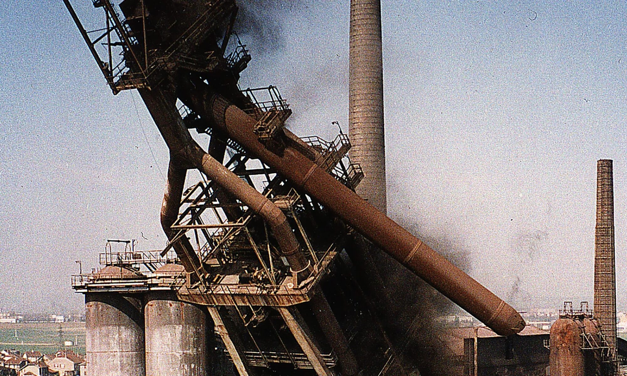 Sur les cendres du vieux monde